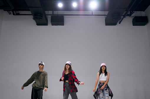 LE SSERAFIM’s HUH YUNJIN calls out the K-pop industry’s hypocrisy